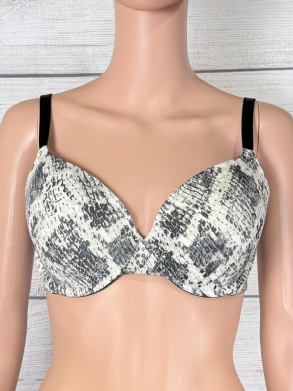 Victoria’s Secret PINK Wear Everywhere T-Shirt Bra Snakeskin Print 36D